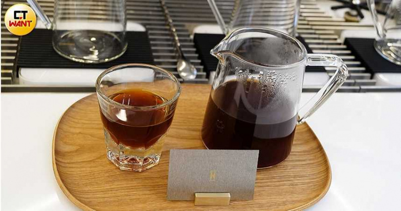 「單品手沖藝伎」選用日曬處理法來提升咖啡層次。（500元）